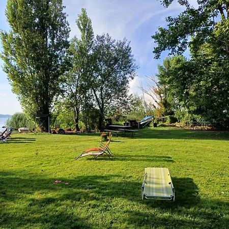 Bella's Lakeside Lägenhet *